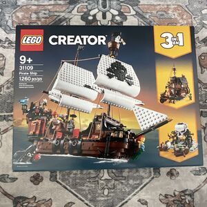 NISB LEGO Creator 3in1 31109 Pirate Ship 1260pc 4 Minifigures Shark